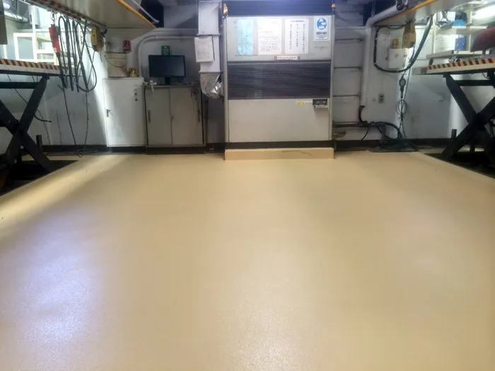 LINE-Xによる床・屋根の塗装